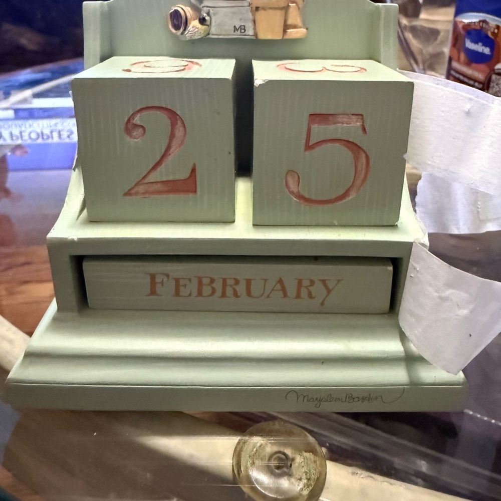 Mary Engelbreit Green and Red Date Display